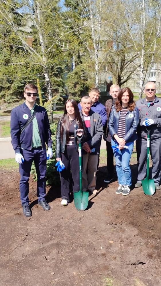 Employees of the «NefteKhimService» company took part in planting greenery on the Boulevard of Heroes in Novokuznetsk