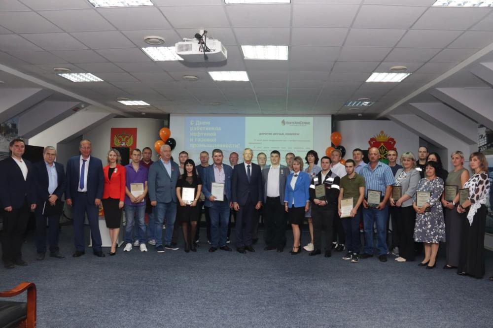 On the eve of the professional holiday, Oil and Gas Industry Worker’s Day, a ceremonial meeting was held at the Yaya Oil Refinery, where the best employees of the enterprise were honored